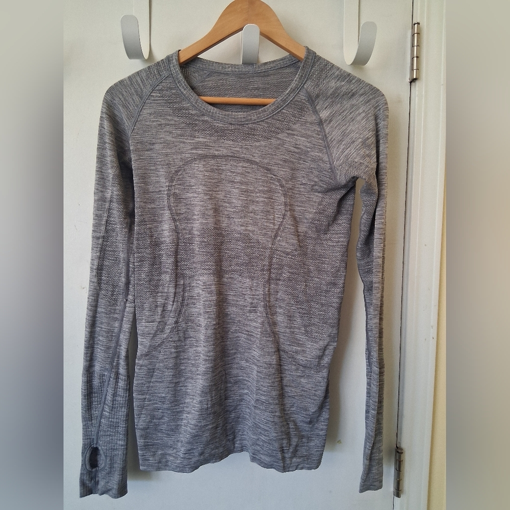 Lululemon Athletica Gray Long Sleeve Tee